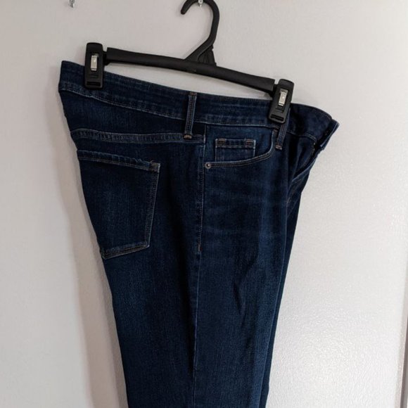 Old Navy Power Straight Size 8 Short Jeans - Picture 6 of 9